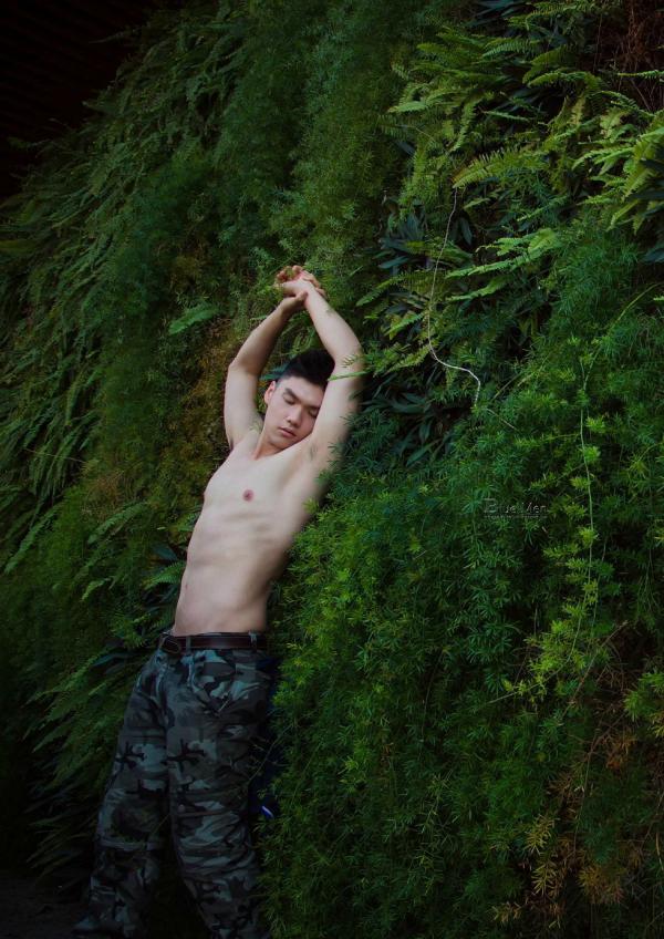 PHOTO-SET-BLUE-MAN-64---A-ZHEN-ONE-YEAR-LATER